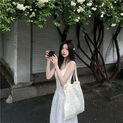 娇娃闹军营海报